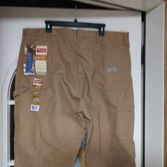New Wrangler Khaki Colored Relaxed Fit Carpenter Pants Size Men's 42/32 - Picture 3 of 3